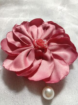 Handgefertigte Rose Gold Satin Blumen Brosche (R20)