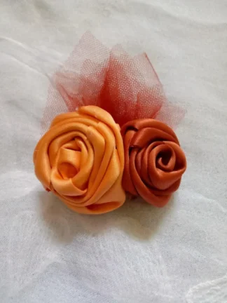 Handgemachte Rustikale Satin Brosche: Stoff-Corsage (R7)